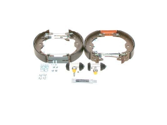 BOSCH 0 204 114 678 Brake Shoe Set